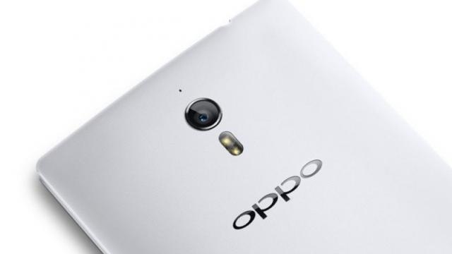 <b>Oppo Find 7 a fost dezvăluit oficial; acesta este primul telefon ce poate realiza captură foto la o rezoluție de 50 megapixeli</b>După ce în ultimele zile, zvonurile și scăpările de imagini cu noul flagship al companiei Oppo au tot circulat pe internet, iată că acesta a fost într-un final dezvăluit oficial. Așa cum afirmau unele zvonuri, s-a dovedit că pozele de 50...