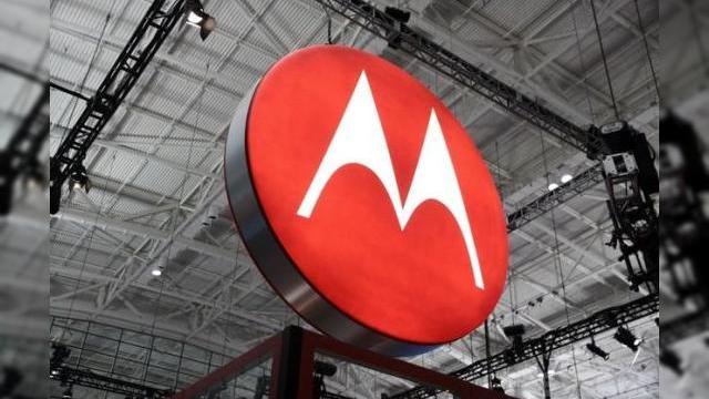 <b>Motorola pregătește un phablet de 6 inch numit Xplay; Ar putea fi lansat În trimestrul 3 din 2014</b>Motorola a fost un brand prezent pe buzele tuturor în această săptămână, datorită ceasului Moto 360. Ei bine acum aflăm că ei lucrează și la un phablet, proiect care a început înainte de preluarea de către Lenovo. &nbsp; Aparent acesta ar fi...
