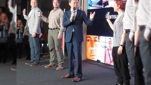 <b>Samsung Galaxy S5 lansat oficial În România, În cadrul unui eveniment cu tentă artistică de la Hotel Intercontinental (Video)</b>Astăzi, 24 martie am participat&nbsp;la evenimentul de lansare al lui Samsung Galaxy S5 în România, organizat în București, la Hotel Intercontinental. Evenimentul a început cu puțin înainte de ora 12:00 și a inclus atât povesti inspiraționale,...