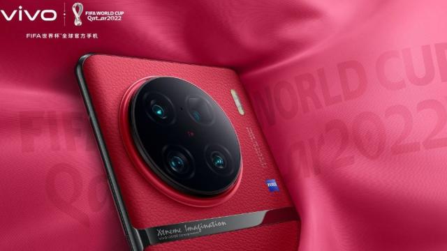 <b>vivo X90 Pro+ are dezvăluite dotările înainte de lansare! Vine cu senzor foto de 1 inch, display cu tehnologie LTPO 4.0, încărcare la 80W</b>Mâine va debuta oficial noua serie de flagship-uri vivo X90 în China. Totuși, iată că la doar câteva ore înainte de lansare, specificatiile modelului de top din acest lineup au fost confirmate de imagini oficiale ajunse pe web. Detalii avem în rândurile