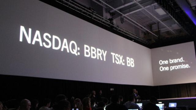 <b>BlackBerry surprinde plăcut cu rezultatele sale financiare pe trimestrul 4 2013: pierderile au scăzut! Nu e totul salvat Însă...</b>BlackBerry tocmai a postat rezultatele sale financiare pe trimestrul 4 fiscal al anului 2013, oferind celor care încă mai cred în acest brand o gură de oxigen. Se pare că pierderile operaționale trimestriale sunt mult mai mici decât anticipaseră...