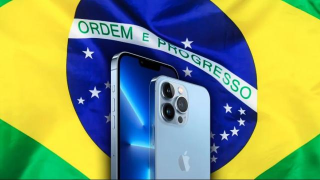 <b>După succesul din Cupa Mondială, Brazilia "bate" și Apple; Sute de iPhone-uri sunt confiscate direct din magazine pentru că nu vin cu încărcătoare la pachet</b>Dacă urmărești meciurile de la Cupa Mondială 2022 din Qatar, atunci ai văzut victoria Braziliei în fața Serbiei de ieri seară. Azi mai aflăm despre o victorie a țării sud-americane, de această dată în țara natală. Așa cum spune și titlul 