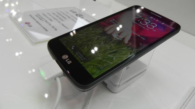 <b>LG G2 Mini va costa 349 de euro, sosește În Europa luna viitoare</b>Ne apropiem de luna aprilie, cea care va aduce în magazine câteva dintre terminalele prezentate oficial la MWC 2014. Printre ele se numără și LG G2 Mini, care primește și un preț astăzi. &nbsp; â€‹ Acest model a primit un hands on de la...