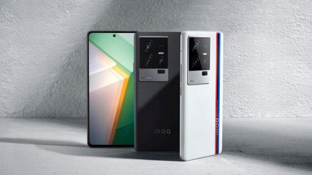 <b>iQOO se extinde internaţional? Telefonul iQOO 11 primeşte un debut global, axat pe gaming la un nou nivel</b>Una dintre întrebările care ne tot frământă când vine vorba despre extinderea brandului vivo este "când va ajunge iQOO şi la noi?". Nu de alta dar au telefoane de gaming excelente, telefoane branduite BMW şi alte bunătăţi. Ei bine, iQOO