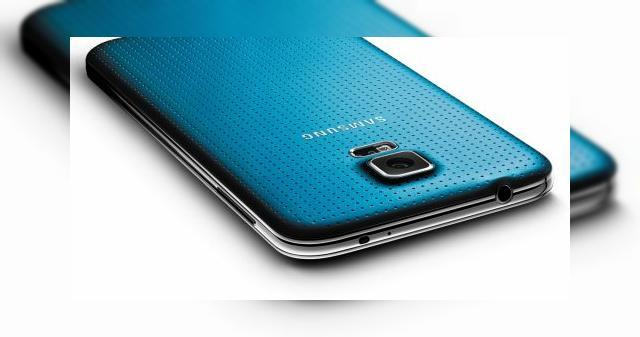 <b>Specificațiile lui Samsung Galaxy S5 Mini ajung pe web deja: ecran HD de 4.5 inch, CPU Snapdragon 400</b>Despre versiuni derivate ale lui Samsung Galaxy S5 am mai scris, cu accentul pe modelul Zoom mai degrabă, dar iată că azi avem detalii și despre versiunea Samsung Galaxy S5 Mini. Informațiile vin de la Sammobile.com, care citează o sursă de...