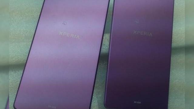 <b>Apar primele indicii cu privire la existența unui Sony Xperia Z2 Compact</b>Se pare că există acum dovezi cu privire la existența unui Sony Xperia Z2 Compact, la puțin timp după ce a debutat Xperia Z2. în ianuarie apăreau pe web o serie de imagini cu panouri spate ale unui telefon Sony necunoscut. La acea vreme părea a fi...