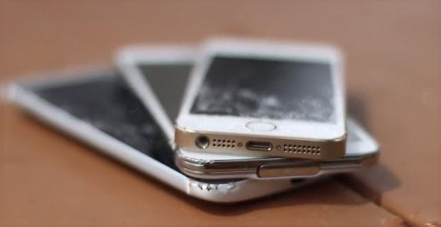 <b>HTC One M8 versus Samsung Galaxy S5 versus iPhone 5s: testul scăpării de la câțiva metri Înălțime! (Video)</b>Dacă au fost comparate specificațiile, bateriile și camerele lui HTC One M8, Samsung Galaxy S5 și iPhone 5s, ei bine noi vă prezentăm o comparație mai brutală azi. E vorba despre scăparea acestor telefoane pe jos, pe piatră, de la o înălțime...