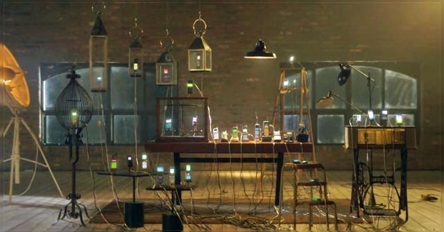 <b>Telefoanele pensionate puse la treabă Într-un nou spot muzical din partea unui operator coreean (Video)</b>Dacă Nokia sau Motorola nu ezită să facă spoturi bazate pe sonerii sau cascadorii, ei bine iată că un operator sud coreean își sărbătorește cei 30 de ani de activitate cu un clip interesant. El pune o serie de telefoane vechi și pensionate să...