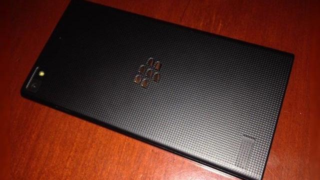 <b>Smartphone-ul accesibil BlackBerry Z3 apare În noi imagini live</b>Deși a fost lansat oficial în cadrul show-ului Mobile World Congress de anul acesta, BlackBerry Z3 încă nu a ajuns pe piață. Cu toate acestea, se pare că unii mai norocoși au avut șansa să pună mână pe el, ca dovadă fiind fotografiile...