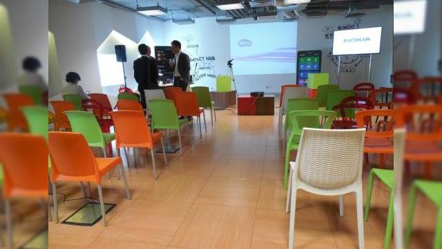 <b>Nokia X și Nokia XL lansate oficial În România; Acestea sunt primele telefoane Nokia cu sistem de operare Android</b>Astăzi, în cadrul unui eveniment ce a avut loc în București la Impact Hub, cei de la Nokia au lansat oficial pe plan local cele 3 noi terminale cu Android din gama Nokia X. Locul ales pentru această conferință de presă a fost unul foarte primitor,...