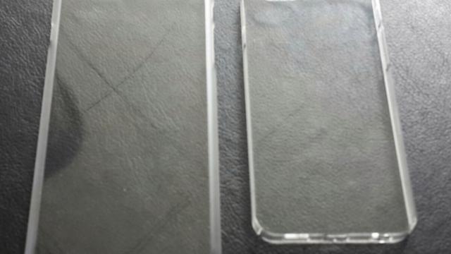 <b>Carcase pentru iPhone 6 și-au făcut apariția pe web; acestea scot la iveală apariția unui nou buton hardware</b>Iată că numeroasele zvonuri și scăpări cu noua generație iPhone ajung din ce în ce mai des pe web, de această dată fiind vorba despre o serie de carcase transparente pentru iPhone 6 ce se prezintă în două variante de dimensiuni, posibil 4.7...