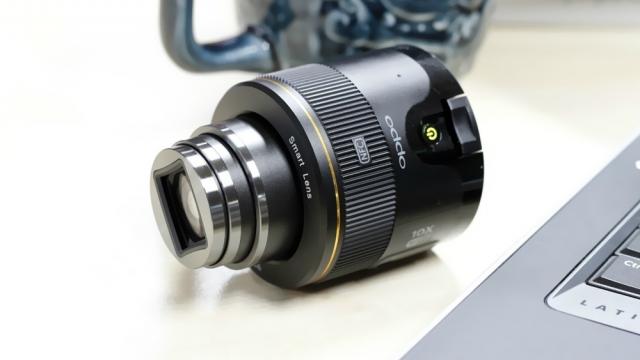 <b>Oppo Smart Lens, un super accesoriu foto pentru telefonul tău, conectat via NFC</b>Dacă Sony a lansat câteva atașamente foto, module speciale pentru terminalele sale și nu numai, ei bine iată că nici Oppo nu sta pe gânduri și oferă un accesoriu care aduce handsetul și mai aproape de un DSLR. &nbsp; Zvonuri despre un asemenea...