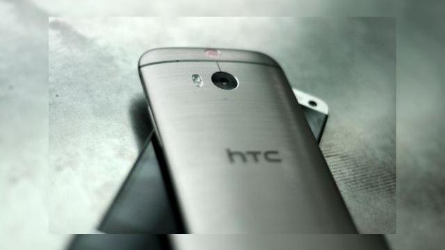 <b>Versiunea din plastic a lui HTC One M8 ar putea sosi pe piață luna viitoare sub numele One M8 Ace</b>După ce acum la începutul acestei luni o fotografie misterioasă cu HTC One M8 își făcea apariția pe contul de Twitter @evleaks, și după ce unele zvonuri au sugerat că HTC ar putea pregăti o versiune din plastic a lui HTC One M8, iată că...