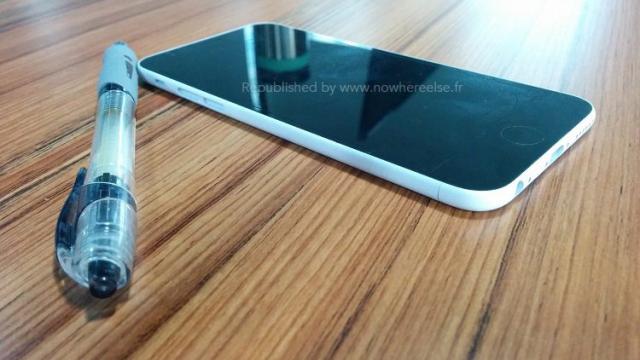 <b>O nouă machetă a lui iPhone 6 Își face apariția Într-un video hands-on</b>Din câte se pare, în ultimele 3-4 zile internetul a fost împânzit cu fel și fel de carcase, respectiv machete ale lui iPhone 6, terminal ce urmează a fi lansat în această vară sau în luna septembrie. Astăzi avem ocazia să aruncăm o privire...