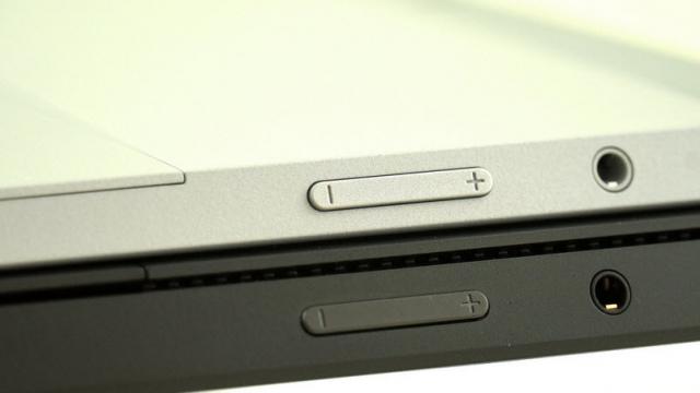 <b>Tableta Surface Pro 3 ar putea fi anunțată săptămâna viitoare de către Microsoft</b>Microsoft ar putea anunța tableta Surface Pro 3 săptămâna viitoare, în cadrul unui eveniment special organizat în data de 20 mai. Evenimentul e confirmat deja, iar zvonurile afirmă că e de fapt vorba despre așa numitul Surface Mini. &nbsp; Cei de...