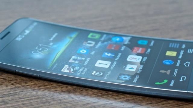 <b>LG G Flex 2 va sosi În primul trimestru din 2015, Între timp G Flex s-a ieftinit considerabil!</b>De la @evleaks aflăm astăzi că următorul LG G Flex va sosi de abia în primul trimestru al anului 2015, cu tehnologii noi și unice. între timp aflăm că prețul lui LG G Flex 1 a scăzut foarte mult, cel puțin la eMAG.ro. &nbsp; &nbsp; în luna...