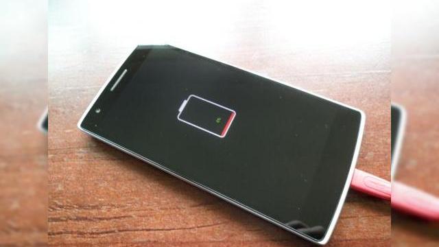 <b>Au Început să vină premiile OnePlus One din campania Smash the Past; Ele vin totuși fără cutie oficială și accesorii (Video)</b>Se pare că au început să sosească premiile câștigătorilor campaniei OnePlus Smash the Past. în cadrul acelei campanii, cei care își distrugeau telefonul vechi și se filmau făcând asta puteau câștiga un telefon OnePlus One la preț de 1...