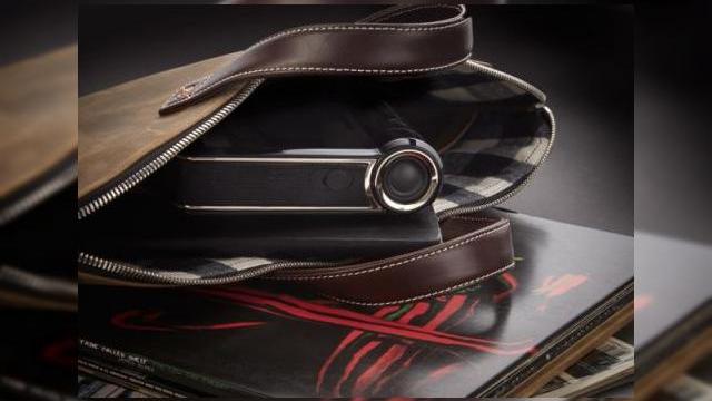 <b>Odin este un mini proiector Android care ține loc de PC și televizor (Video)</b>Odin este un proiector de dimensiuni reduse, cântărind dar 1 kg și măsurând 4.5 cm în grosime. Acest device are rolul de a înlocui televizorul, computerul și chiar și cablul TV. Despre dotările acestui device cu Android aflați detalii mai jos....