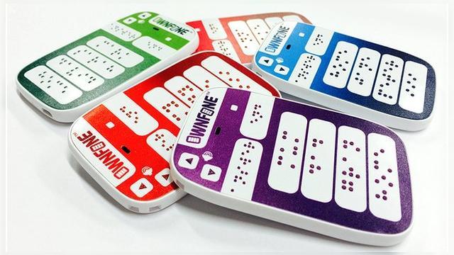 <b>Telefon mobil pentru persoane cu probleme de vedere anunțat În Marea Britanie: OwnFone vine cu carcasa printată 3D</b>Producătorul britanic OwnFone a realizat un telefon mobil pentru persoanele cu probleme de vedere sau care nu văd deloc. E vorba despre un handset cu input Braille, pe care îl puteți vedea mai jos și care aduce telefonia mobilă și în mâna celor...