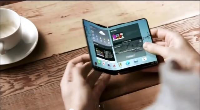 <b>Samsung Galaxy Note 4 ar putea veni cu un display Quad HD flexibil</b>în timp ce mare majoritate a știrilor din ultima vreme sunt concentrate pe subiectul Galaxy S5 Prime, iată că astăzi apar detalii și despre un alt device al celor de la Samsung, și anume Galaxy Note 4, phablet care probabil va debuta oficial pe...