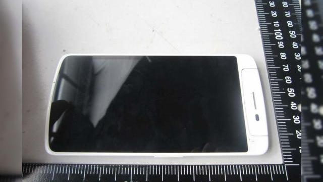 <b>Oppo N1 Mini primește certificare din partea FCC; totodată putem arunca o privire și asupra unor fotografii cu terminalul</b>Lansat în toamna anului trecut, mai precis în luna septembrie, phablet-ul Oppo N1 de 5.9 inch este pe cale să primească în curând o versiune mini cu numele de cod Oppo N5116. Se pare că acesta a primit de curând certificare din partea FCC,...