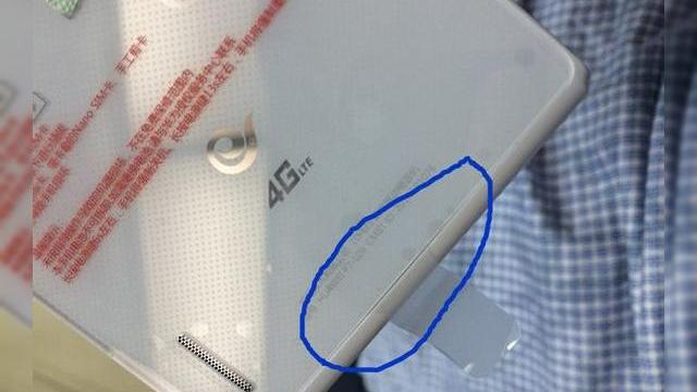<b>Huawei Ascend P7 s-ar putea confrunta cu un scandal legat de calitatea construcției carcasei (goluri la Îmbinări)</b>Cu un an în urmă a existat un mic scandal legat de HTC One și problema de "gap" în carcasă, după cum vedeți aici. Ei bine, în 2014 Huawei Ascend P7 pare a avea acceasi problemă, din cauza unei mici distanțe între marginea de jos a telefonului...