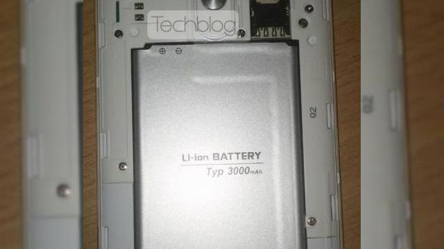 <b>LG G3 va veni cu slot pentru carduri microSD și o baterie de 3000 mAh</b>Cu doar 4 zile înainte de lansarea oficială programată pentru 27 aprilie, LG G3 își face din nou apariția pe web, de această dată cu unele informații foarte prețioase. Pe lângă specificațiile high-end de care am aflat anterior, se pare că LG...