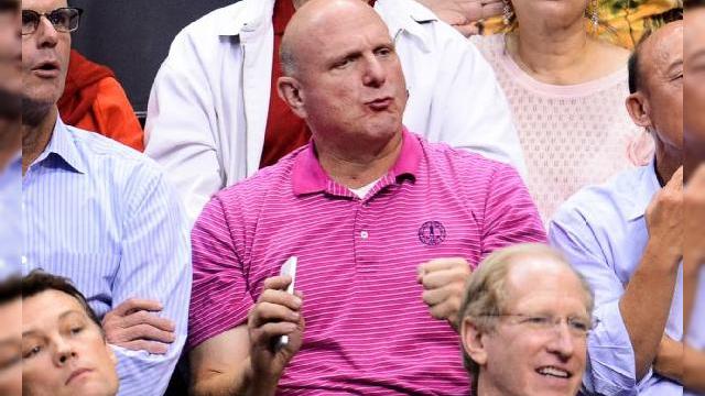 <b>Ori la Ball(mer) ori la spital: fostul șef Microsoft da 2 miliarde de dolari pe echipa de baschet LA Clippers</b>Dacă Apple investește 3 miliarde de dolari în Beats, ei bine fostul CEO Microsoft, Steve Ballmer e gata să cheltuiască 2 miliarde... pe un hobby. Bătrânul își sparge fondul de pensionare pe echipa de baschet LA Clippers, cel puțin așa afirmă...
