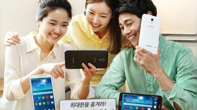 <b>Samsung lansează telefonul uriaș Galaxy W, cu ecran de 7 inch și preț de 489 dolari</b>După cum ne așteptam, Samsung a lansat astăzi un telefon cu diagonală uriașă, modelul Galaxy W. Inițial credeam că el va face parte din seria Galaxy Mega, dar iată că nu e așa. Acest device va fi lansat în Coreea la prețul de 489 de dolari...