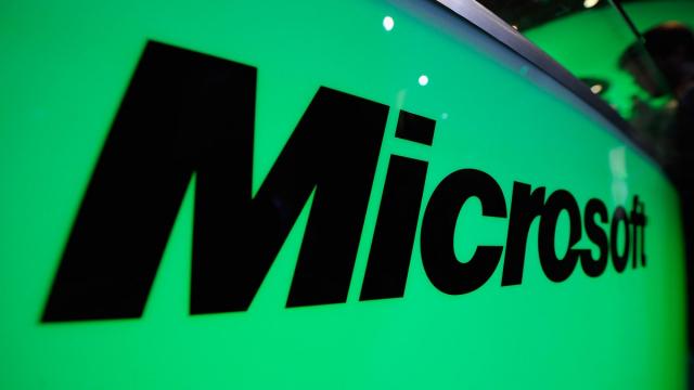 <b>Microsoft ar putea prezenta un smartwatch/smartband În cadrul conferinței E3 ce debutează astăzi</b>Din câte se pare, potrivit unui raport ce a sosit pe web chiar ieri, cei de la Microsoft testează în aceste momente un ceas inteligent similar cu Galaxy Gear Fit, produs comercializat de către Samsung. Acest ceas a fost zărit de către o persoană pe...