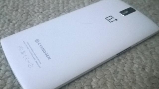 <b>Forbes publică review-ul pentru cel mai dorit smartphone al momentului; OnePlus One câștigă puncte bonus pentru hardware, dar dezamăgește prin lipsa unui slot microSD și printr-o cameră mediocră</b>Iată că unul dintre cele mai populare terminale din ultimul timp, și anume OnePlus One, a ajuns și pe mâna celor de la Forbes. Aceștia au realizat astfel un review destul de detalit pentru terminalul în cauză. Printre principalele lucruri scoase...