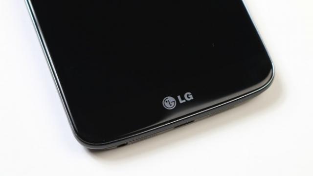 <b>LG G Flex 2 sau Nexus 6? Un misterios nou telefon LG cu nume de cod F460L Liger vine cu procesor Snapdragon 805</b>LG confirmase de ceva vreme modelul LG G Flex 2, iar un terminal misterios proaspăt apărut pe web cu branding LG ne duce cu gândul la acel model, sau poate chiar la un Nexus 6. Noul venit și-a făcut apariția sub 3 nume de cod: LG F460L, LG F460K și...