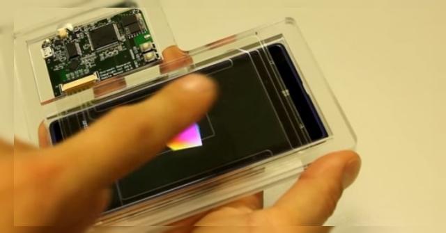 <b>Capacitatea unui senzor 3D pentru gesturi prezentată pe un device Windows Phone 8 (Video)</b>După ce vă informam că Microsoft&nbsp;pregătește un smartphone Nokia bazat pe interacțiune prin gesturi, acum aflăm că există un terminal prototip Windows Phone 8 care include un senzor special 3D. Acesta permite controlul prin gesturi, care ca...
