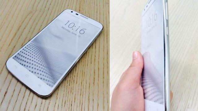 <b>Huawei Mulan, device-ul ce va aduce un procesor octa-core Kirin 920 apare Într-o serie de fotografii live</b>Iată că după numeroase leak-uri cu privire la un terminal cu numele de cod Mulan, device pregătit de către Huawei, acum apar și o serie de prime fotografii cu terminalul în cauză. Se așteaptă ca acesta să dispună de un procesor octa-core Kirin...