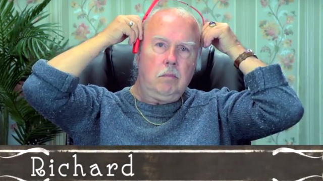 <b>Ce se Întâmplă când bătrânii testează ochelarii Google Glass pentru prima oară (Video)</b>A fi în vârstă nu înseamnă neapărat să nu fii deschis la tehnologie nouă și cel mai bine o dovedesc persoanele din clipul de mai jos. Acești seniori au testat ochelarii high tech de la Google și reacțiile lor au fost pozitive. &nbsp; â€‹...