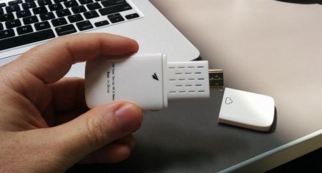 <b>Chromecast va avea În curând concurență pe piață din partea unui dongle low-cost ce rulează Firefox OS</b>Iată că după terminale mobile ce rulează sistemul de operare Firefox OS, acum aflăm și despre un produs destinat televizoarelor, și anume un dongle HDMI. Acesta va ajunge pe piață ca un produs rival pentru pentru celebrul Google Chromecast, un...