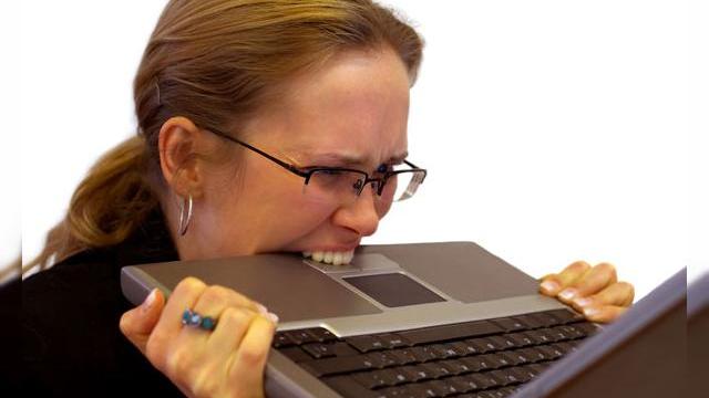 <b>41% dintre angajații romani sunt analfabeți digital, 83% nu au competente digitale suficiente, conform unui studiu european</b>Deși România are printre cele mai bune conexiuni la Internet de pe glob, stăm mereu bine la olimpici la informatică și hackerii abundă, nu toată lumea e la fel de docta pe partea de IT la nivelul populației. Un studiu european arat[ că 41% dintre...