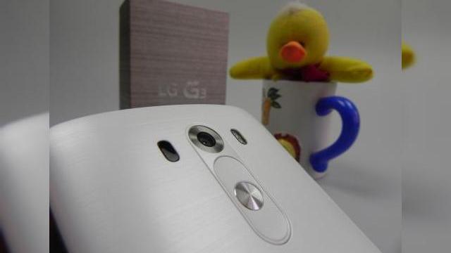 <b>LG G3 unboxing: scoatem din cutie un posibil campion al acestui an, primul telefon QHD pe care Îl testăm (Video)</b>LG G3 a sosit în sfârșit la Mobilissimo.ro pentru teste și avem de-a face aici atât cu primul telefon cu ecran QHD pe care îl testăm, cât și cu un device perceput drept "campionul" anului 2014. Handsetul este deja văzut de mulți ca "telefonul...