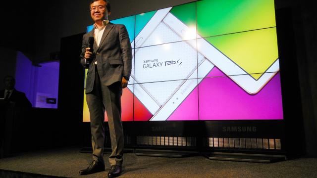 <b>Samsung Galaxy Tab S 10.5 și Galaxy Tab S 8.4 lansate oficial pe piața din România În cadrul unui eveniment plin de culoare (Video)</b>Astăzi, în cadrul unui eveniment ce a avut loc în București în cadrul Metropolis Center, cei de la Samsung au prezentat oficial noua gamă de tablete Galaxy Tab S care a ajuns deja pe rafturile eMAG. Acestea reușesc să impresioneze printr-un...