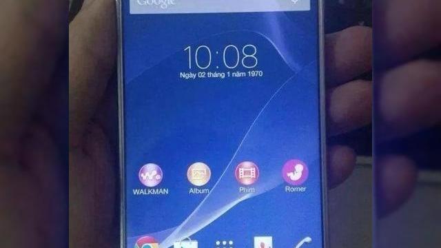 <b>[UPDATE - e un fals] - Un terminal misterios Sony cu margini foarte subțiri Își face apariția pe rețeaua de socializare Weibo; acesta ar putea fi Xperia Z3</b>Deși Sony tocmai a anunțat astăzi un nou smartphone, și anume Xperia C3, un terminal ce oferă o super-cameră frontală pentru pasionații de selfie-uri, iată că acum prin intermediul rețelei de socializare Weibo dăm peste o fotografie ce...