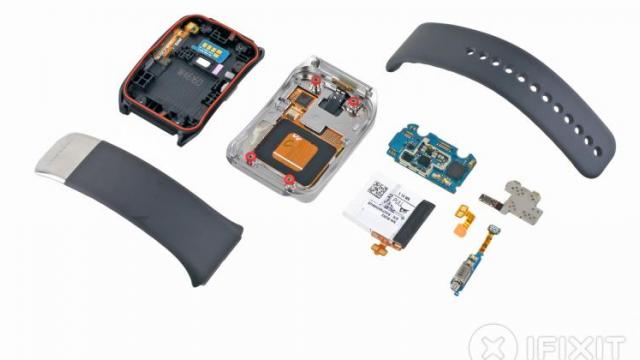 <b>LG G Watch și Samsung Gear Live disecate de iFixit; Sunt mai ușor de reparat decât vă așteptați! (Video)</b>Lansate în cadrul Google I/O 2014 ceasurile LG G Watch și Samsung Gear Live, modele cu Android Wear au fost disecate de către iFixit în aceste început de luna iulie. Mai văzusem și un preview al componentelor interioare ale ceasurilor, mulțumită...