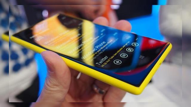 <b>Nokia Lumia 520 ajunge la peste 12 milioane de activări; Hit confirmat de Microsoft</b>Nokia Lumia 520 a fost considerat un hit încă de anul trecut, fiind văzut de mulți atât că modelul care a adus Windows Phone 8 maselor, cât și unul dintre cele mai bune terminale de pe piață când vine vorba de raport calitate-preț. Azi se...