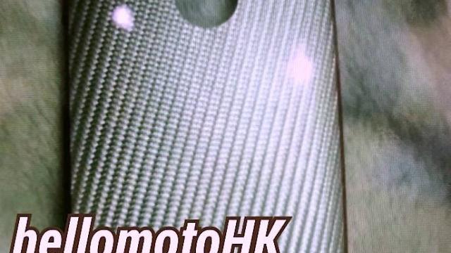 <b>O carcasă misterioasă a unui terminal Motorola ajunge pe web; aceasta ar putea fi destinată lui Moto X+1</b>în cursul zilei de ieri, prin intermediul celor de la HellomotoHK o misterioasă carcasă spate pentru un viitor terminal Motorola și-a făcut apariția pe web, aceasta scoțând la iveală o textură de tip kevlar, cât și două orificii ce par a fi...