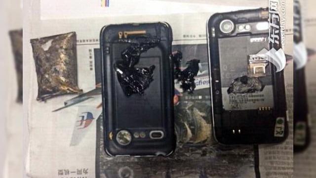 <b>Un telefon HTC explodează În metroul din Shanghai, provocând panică printre pasageri; HTC răspunde legat de incident!</b>Ne-am obișnuit în ultima vreme să vedem câte un iPad sau iPhone luând foc din cauza unui încărcător nepotrivit. Ei bine, astăzi un HTC a explodat la metrou în Shanghai, speriind zeci de pasageri din vagonul respectiv. &nbsp; Se pare că e vorba...