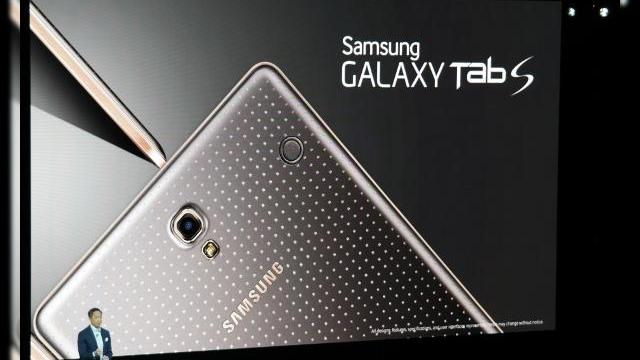 <b>Samsung răspunde la problema cu carcasa deformată a lui Galaxy Tab S din cauza supraÎncălzirii: "Nu e de vină temperatura!"</b>Seria de tablete Samsung Galaxy Tab S e probabil cea mai atractivă la acest moment, din tot portofoliul sud coreenilor, dar produsele nu sunt chiar perfecte. Săptămâna trecută au apărut pe web utilizatori nemulțumiți care au afirmat că din cauza...
