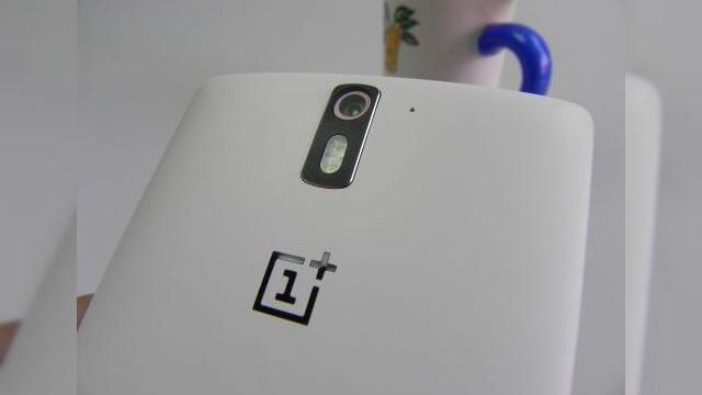 <b>OnePlus lansează ROM-ul stock Android 4.4.4 oficial pentru OnePlus One</b>După cum probabil știți deja, avem în teste un telefon OnePlus One, pe care am reușit să îl cumpărăm din China. El vine cu CyanogenMod 11S preinstalat în cazul nostru, dar cei care vor o experiență stock, pot instala un ROM oficial începând...
