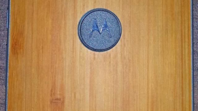 <b>Un prototip de Motorola Moto X+1 fotografiat de aproape, În varianta aproape finalizată</b>A trecut ceva vreme de la ultimele zvonuri legate de Motorola Moto X+1, dar iată că ele revin azi în actualitate, datorită unei noi scăpări. E vorba despre o serie de imagini cu prim planuri ale acestui handset, în varianta prototip. Acest...