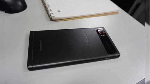 <b>Lenovo K920 (Vibe Z2 Pro) va fi lansat În 3 culori diferite: gri, negru și auriu</b>Lenovo K920 (Vibe Z2 Pro) este cel mai nou flagship al companiei care a cumpărat Motorola în acest an și care se pregătește de o lansare pe 5 august. După un teaser cu jucătorul de baschet Lebron James, azi aflăm că noul telefon va sosi în 3...