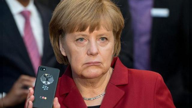 <b>Salvarea BlackBerry vine din Germania! Canadienii achiziționează compania Secusmart</b>Deși BlackBerry pare a se afla în aceste momente pe marginea prăpastiei, iată că o mână de ajutor apare în întâmpinarea canadienilor. De curând, BlackBerry a anunțat achiziția companiei germane Secusmart, companie ce oferă soluții de...
