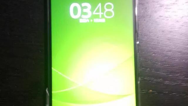 <b>Sony Xperia Z3 sau Xperia Z3 Compact? O nouă serie de imagini hands on incerte se axează pe capacele porturilor</b>Atât Sony Xperia Z3, cât și Xperia Z3 Compact au fost subiecte de leakuri până acum, iar azi vedem o serie de imagini noi, care deși sunt asociate lui Xperia Z3, au fost identificate drept fotografii ale lui Xperia Z3 Compact. &nbsp; Diferența e ca...